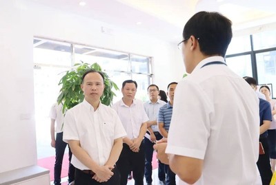 贺州市副市长刘洪军领导一行莅临爱宠生物集团广西工厂参观考察